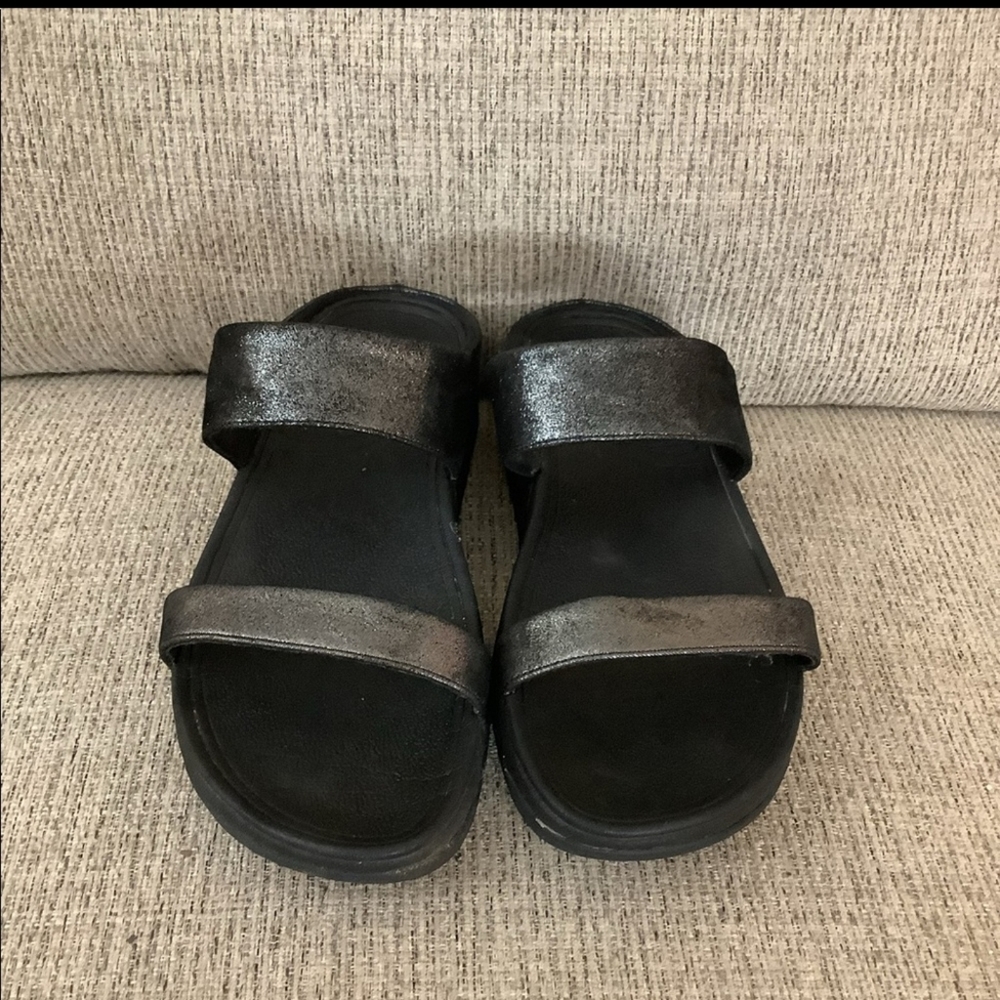 Fitflop black shimmery sandals